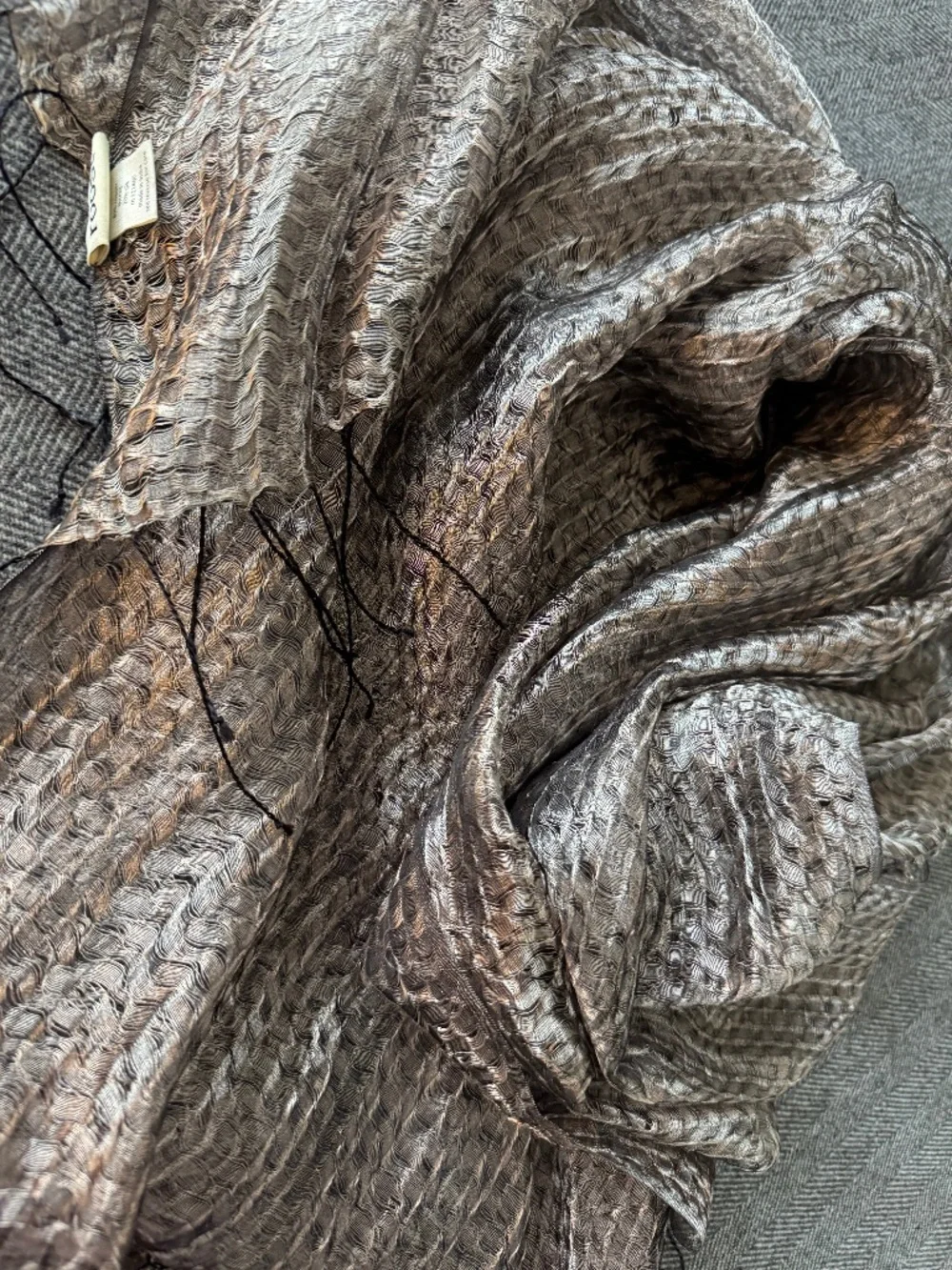 NWOT, ROOST, STUNNING ALCHEMY SCARF, LIGHTLY WOVEN PEWTER METALLIC W/FRINGE ENDS